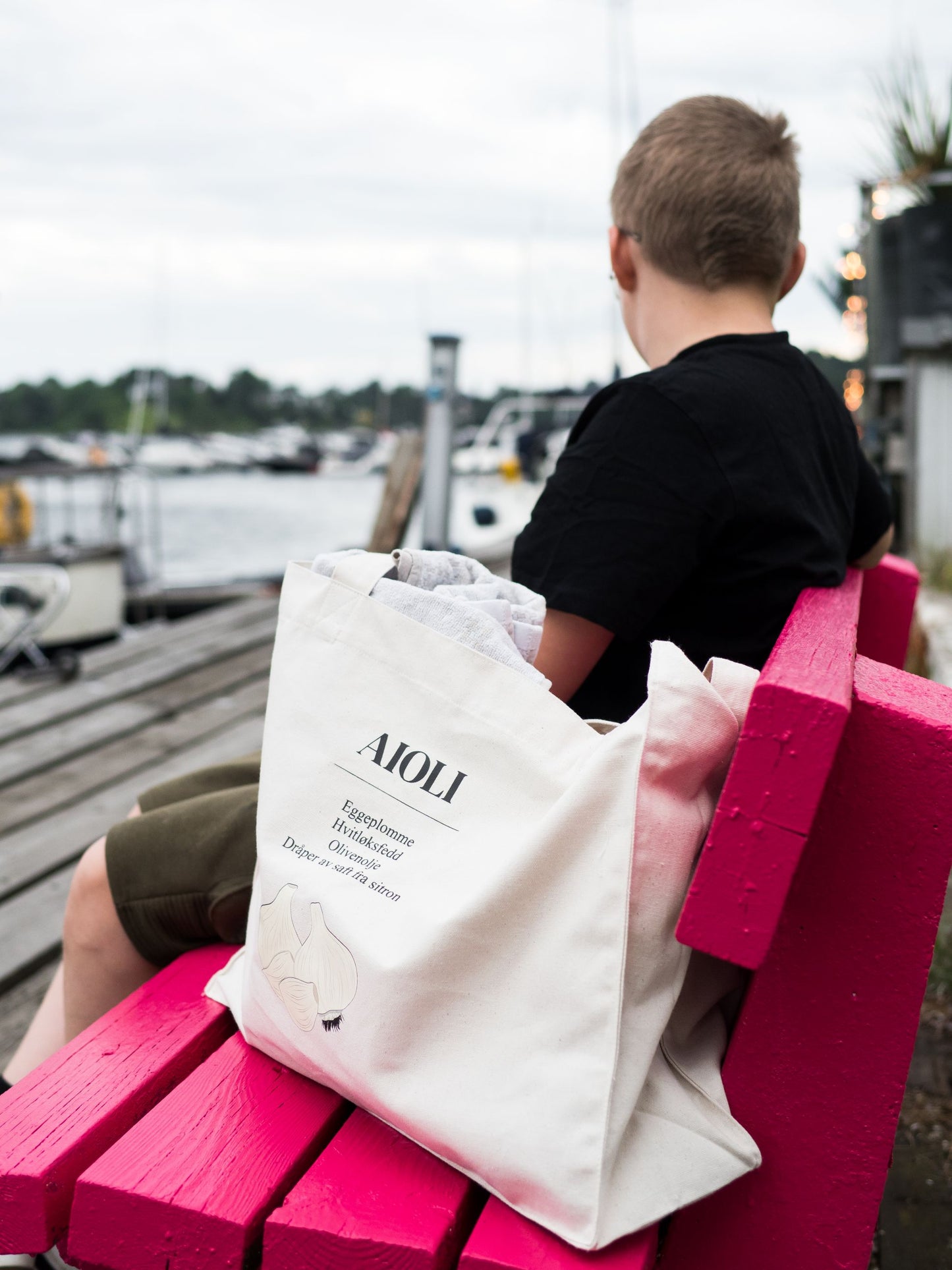 Handlenett med en av Hellstrøms oppskrift på aioli.