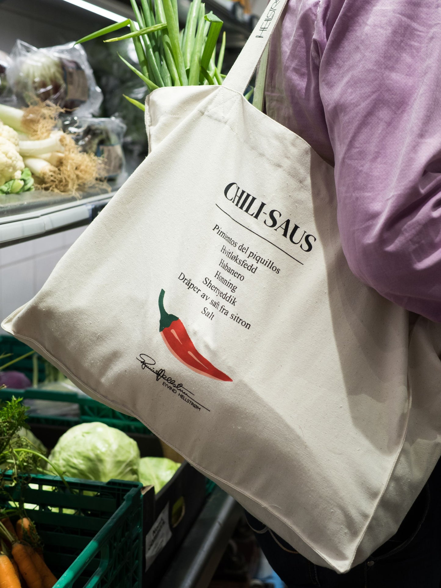 Handlenett med en av Hellstrøms oppskrift på chili-saus.
